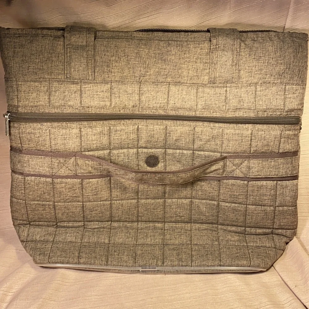 NWOT LUG best traveling taxicab full tote ever!